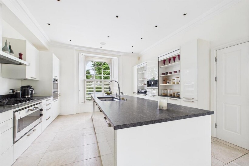 CAM04749 G0-PR0044-STILL023.jpg