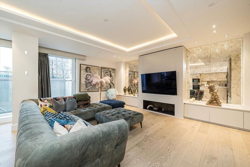 Radnor Terrace, London W14 2 bed flat to rent - £5,499 pcm (£1,269 pw)