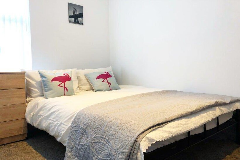 West Bromwich B70 1 bed in a house share to rent - £425 pcm (£98 pw)