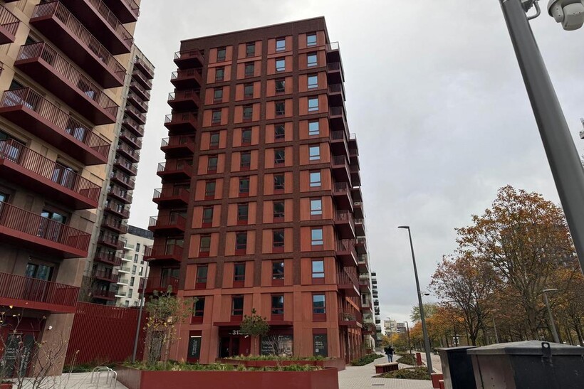 2 bed flat to rent East Park Side, London SE10