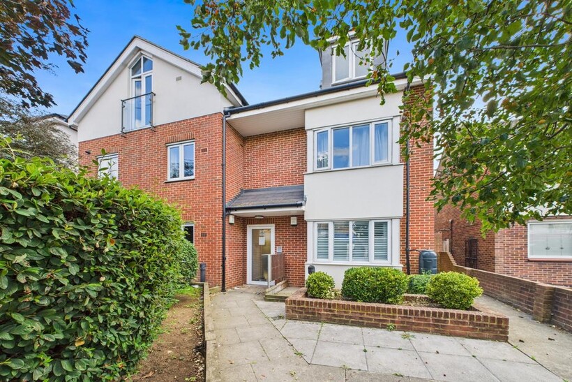 235 Halfway Street, Kent DA15 2 bed flat to rent - £1,700 pcm (£392 pw)