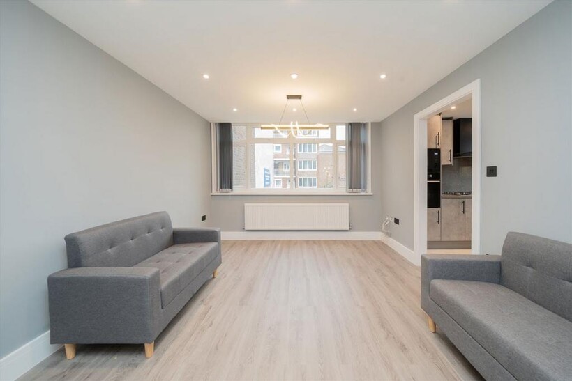 Lillie Road, London SW6 3 bed flat to rent - £3,250 pcm (£750 pw)