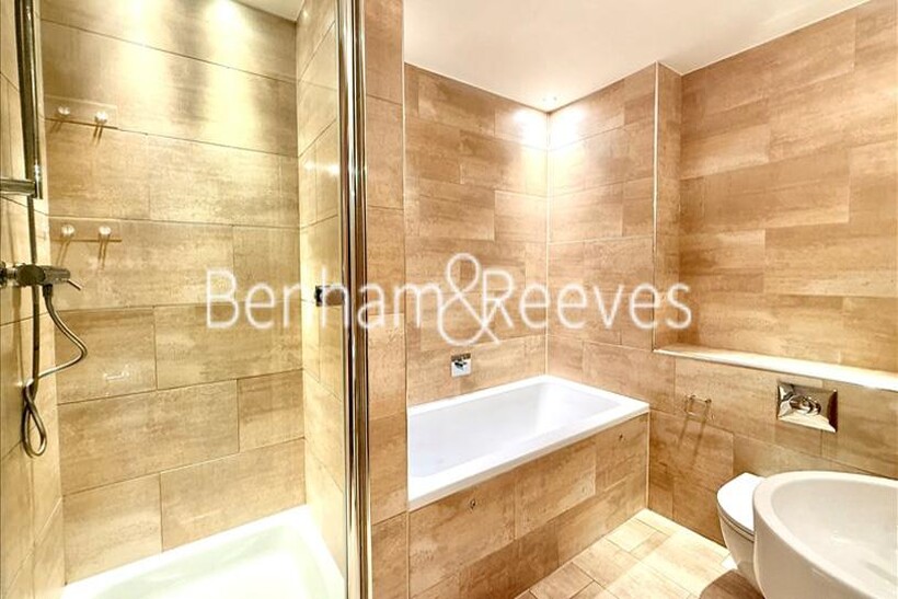 Kensington, Kensington W8 2 bed apartment to rent - £6,392 pcm (£1,475 pw)