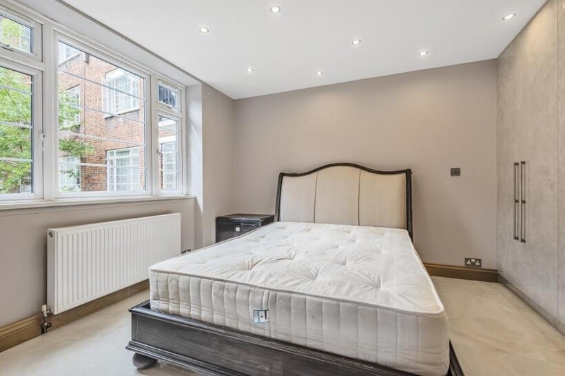Regent's Park, London NW8 3 bed flat to rent - £3,150 pcm (£727 pw)