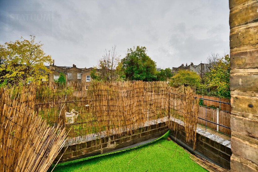 Dunlace Road, Off Chatsworth Road... 4 bed terraced house to rent - £4,199 pcm (£969 pw)