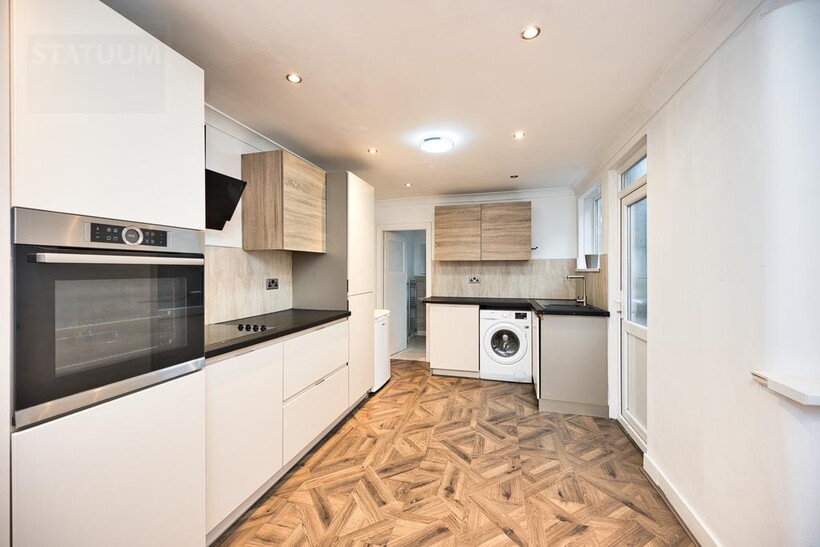 Dunlace Road, Off Chatsworth Road... 4 bed terraced house to rent - £4,199 pcm (£969 pw)