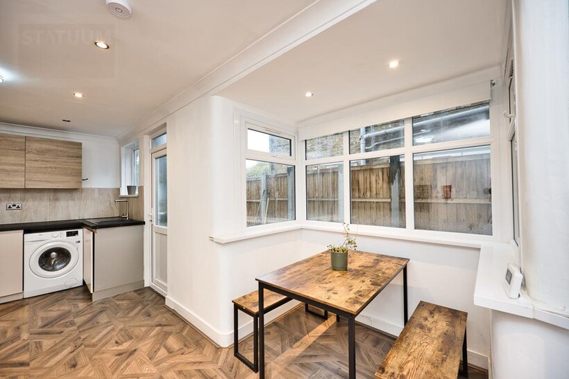 Dunlace Road, Off Chatsworth Road... 5 bed terraced house to rent - £4,199 pcm (£969 pw)