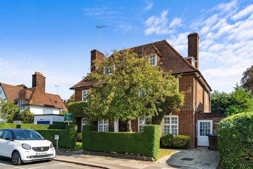 HAMPSTEAD WAY, HAMPSTEAD GARDEN... 5 bed detached house to rent - £11,496 pcm (£2,653 pw)