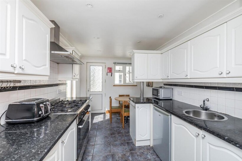 Fairlight Place, Brighton 4 bed house share to rent - £2,940 pcm (£678 pw)