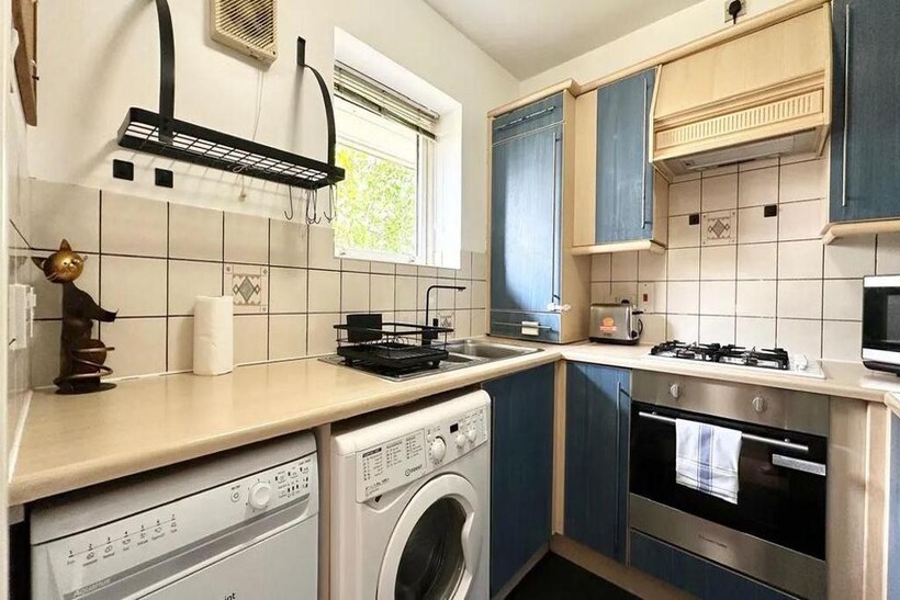 Tudor House, Wesley Avenue, London, E16 2 bed apartment to rent - £1,998 pcm (£461 pw)