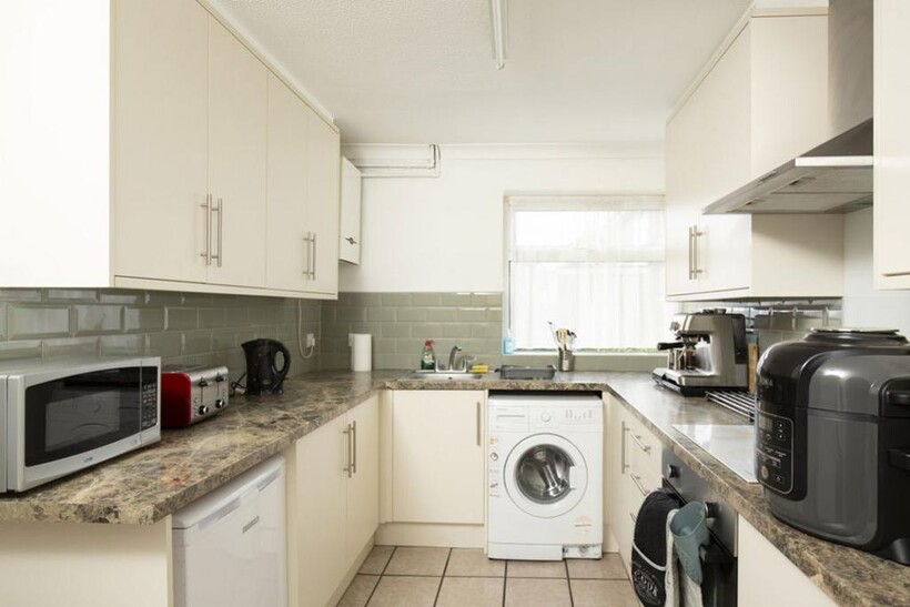 Sundridge Close 4 bed house to rent - £2,132 pcm (£492 pw)