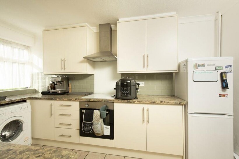 Sundridge Close 4 bed house to rent - £2,132 pcm (£492 pw)