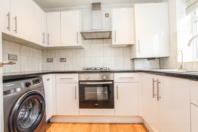 Walton Avenue, Harrow 2 bed maisonette to rent - £1,800 pcm (£415 pw)