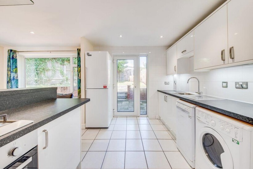 Crossways, Canterbury 5 bed house to rent - £1,031 pcm (£238 pw)