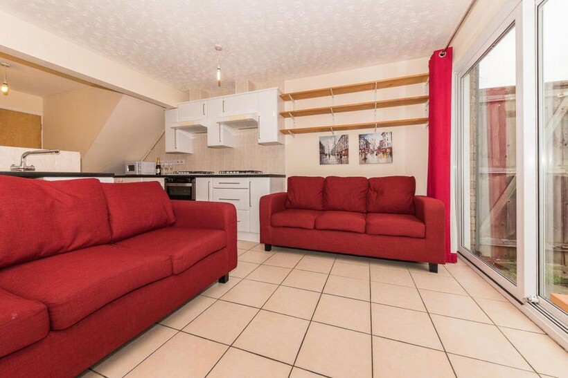 Tennyson Avenue, Canterbury 6 bed house to rent - £2,375 pcm (£548 pw)