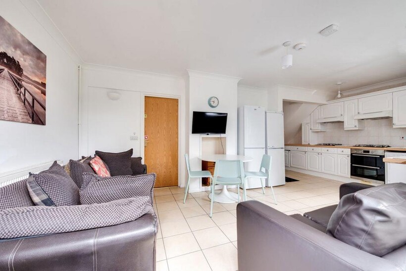 Warwick Road, Canterbury 5 bed house to rent - £2,379 pcm (£549 pw)