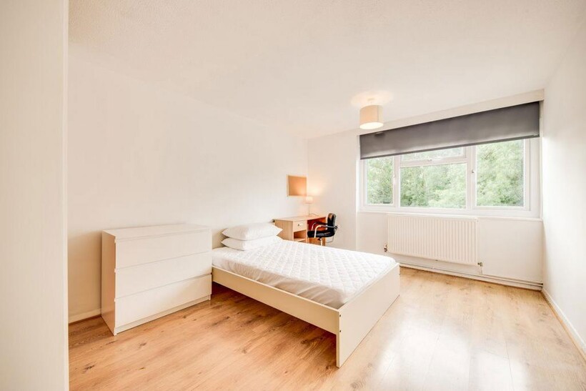 Longmeadow Way, Canterbury 3 bed flat to rent - £1,261 pcm (£291 pw)