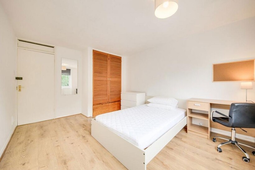 Longmeadow Way, Canterbury 3 bed flat to rent - £1,261 pcm (£291 pw)