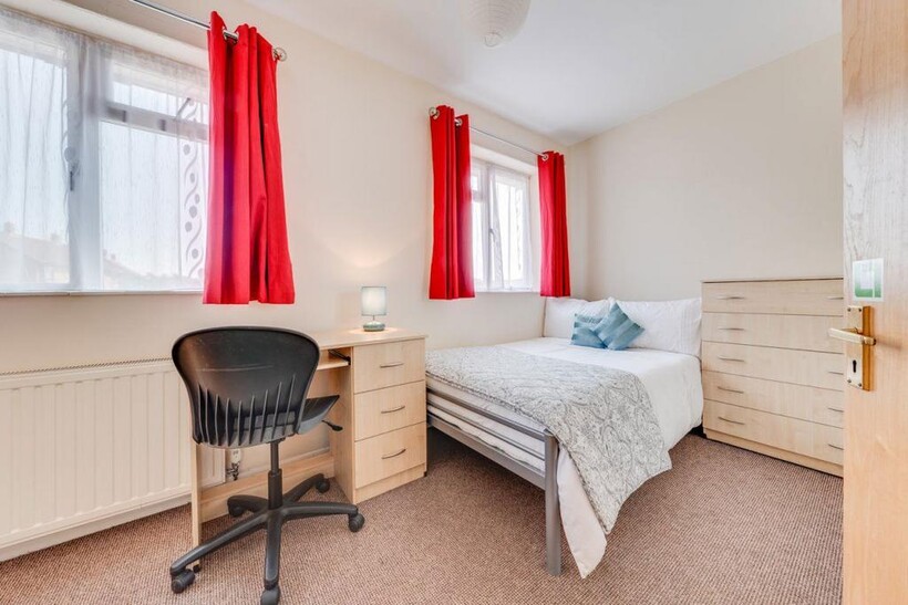 Kent Avenue, Canterbury 6 bed house to rent - £2,778 pcm (£641 pw)