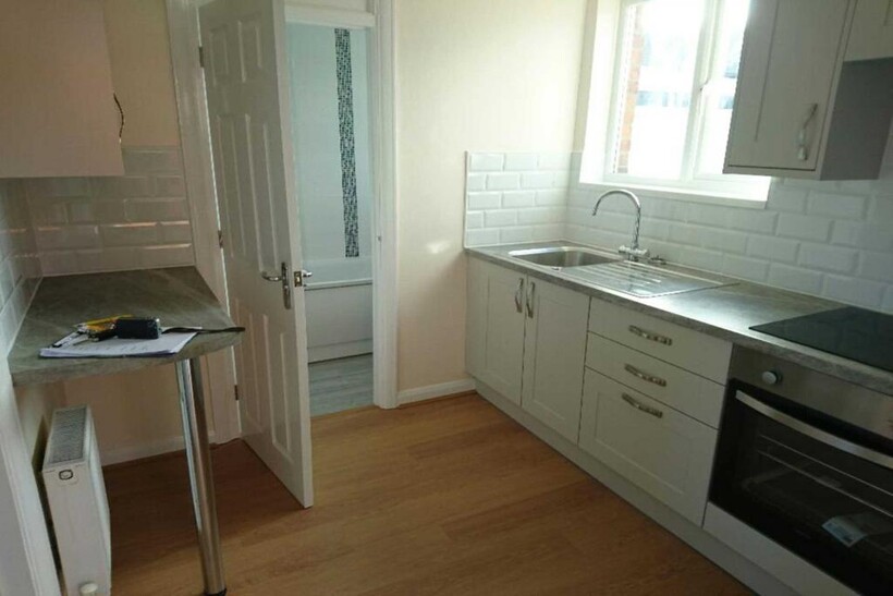 Hampden Avenue, Eastbourne 2 bed terraced house to rent - £1,170 pcm (£270 pw)