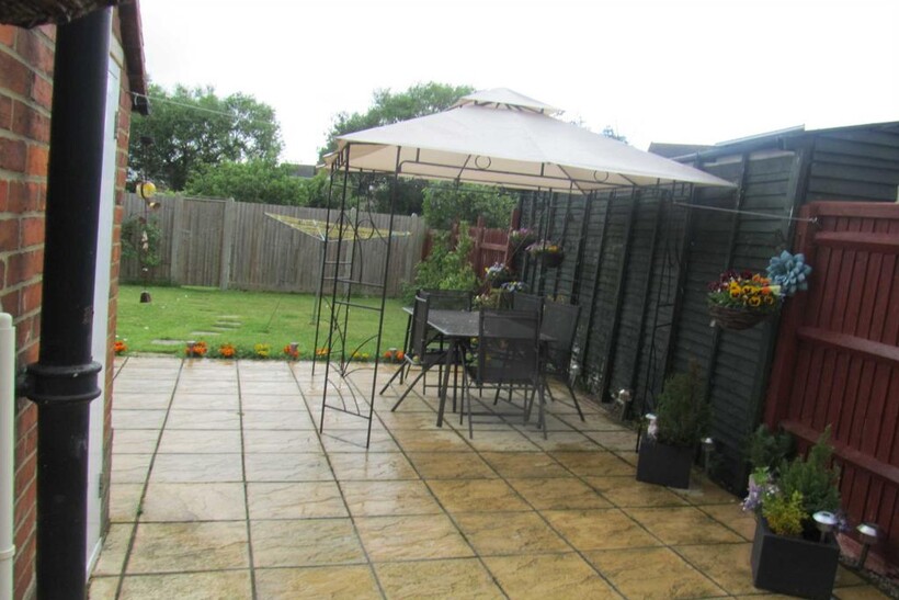 Hampden Avenue, Eastbourne 2 bed terraced house to rent - £1,170 pcm (£270 pw)