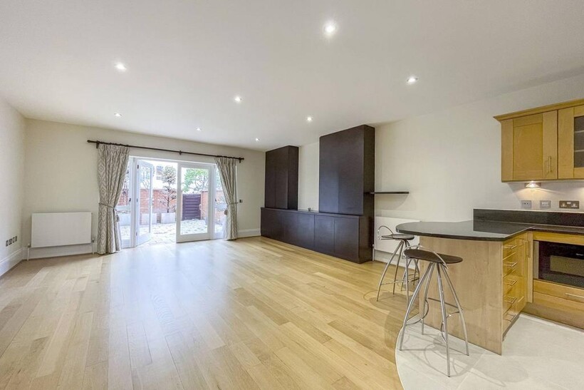 Wharf Terrace, Putney, London, SW15 4 bed house to rent - £12,753 pcm (£2,943 pw)