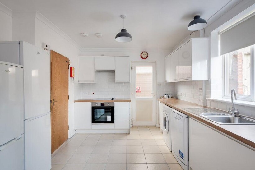 Somerset Road, Canterbury 4 bed house to rent - £2,132 pcm (£492 pw)