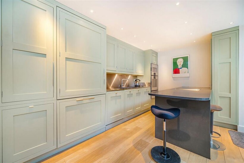 Montagu Square, London W1H 3 bed flat to rent - £9,750 pcm (£2,250 pw)