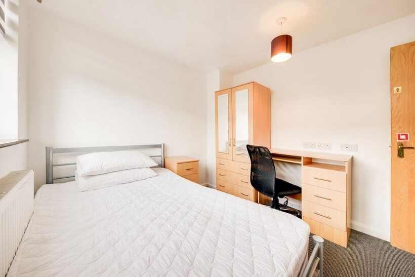 Tenterden Drive, Canterbury 4 bed house to rent - £2,115 pcm (£488 pw)