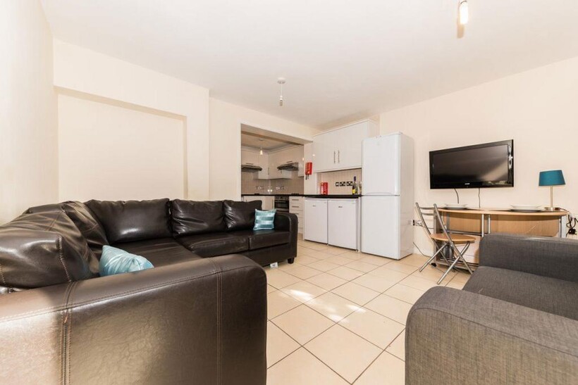 Shipman Avenue, Canterbury 6 bed house to rent - £3,129 pcm (£722 pw)