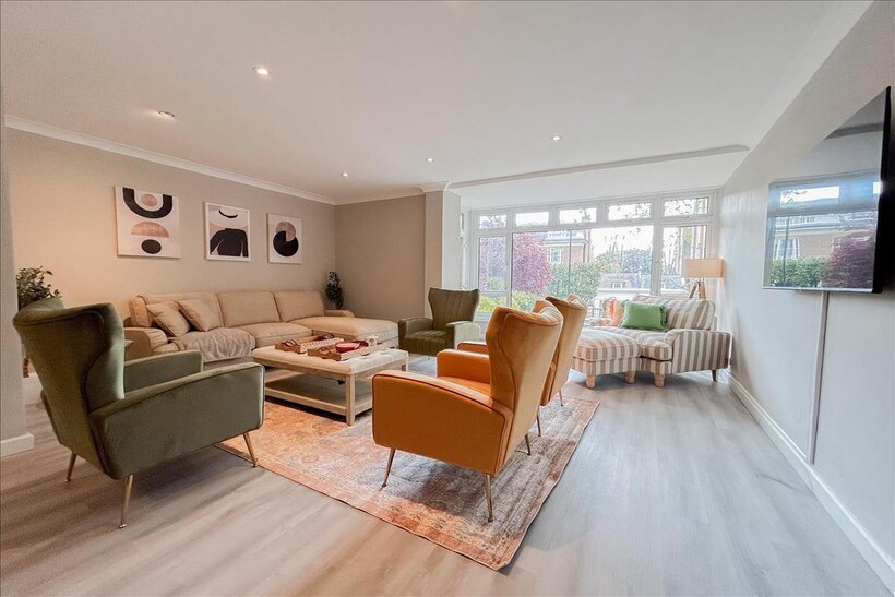 Woodsford Square, Holland Park... 6 bed house to rent - £12,497 pcm (£2,884 pw)