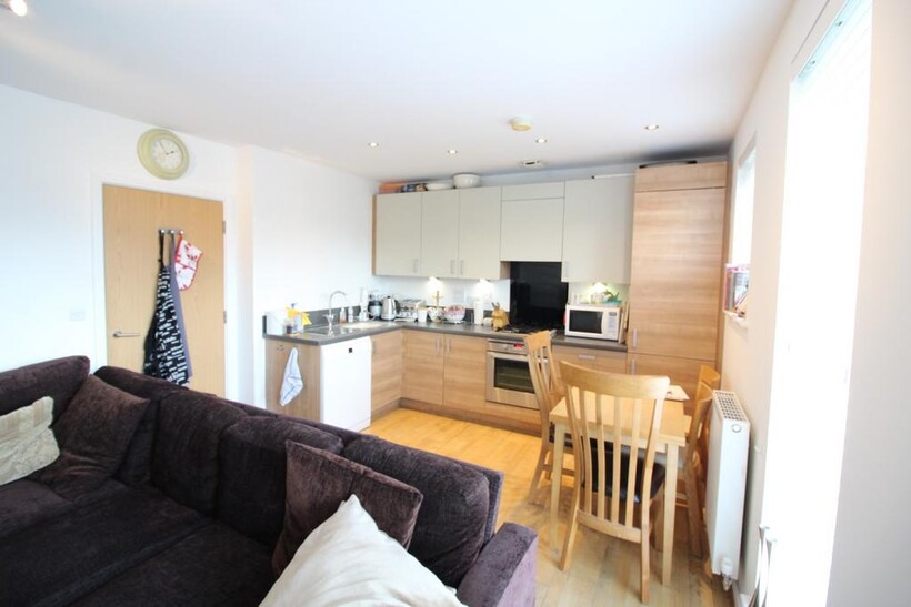 Springhead Parkway, Gravesend DA11 2 bed apartment to rent - £1,175 pcm (£271 pw)