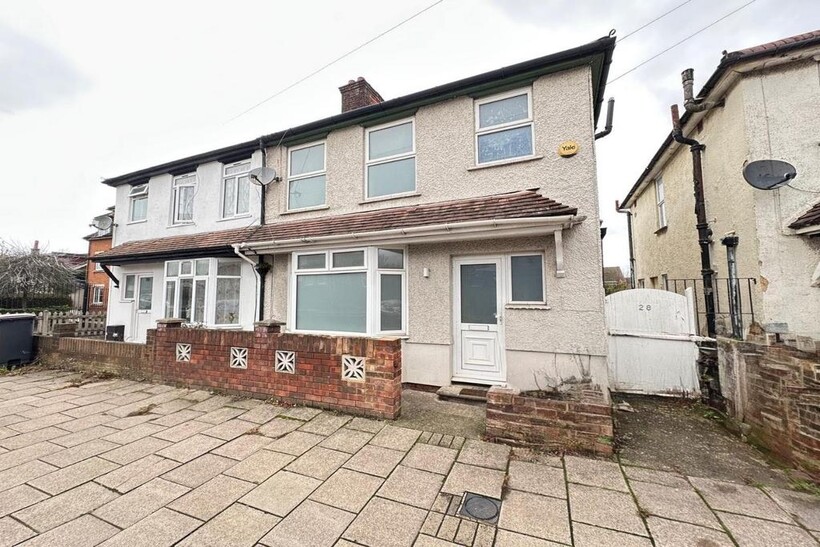 High Street, Luton, Bedfordshire, LU4... 3 bed semi-detached house to rent - £1,300 pcm (£300 pw)