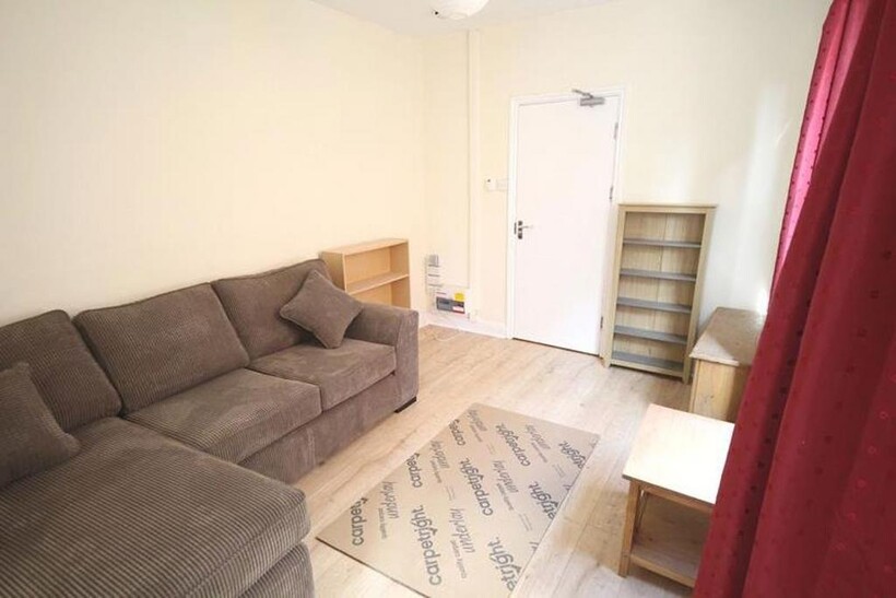 One Bedroom Flat, North Parade £680PCM 1 bed flat to rent - £680 pcm (£157 pw)
