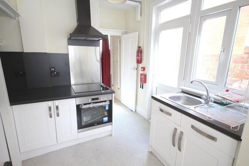 One Bedroom Flat, North Parade £680PCM 1 bed flat to rent - £680 pcm (£157 pw)