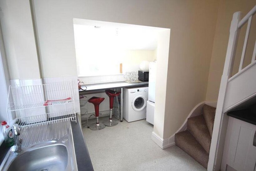 One Bedroom Flat, North Parade £680PCM 1 bed flat to rent - £680 pcm (£157 pw)