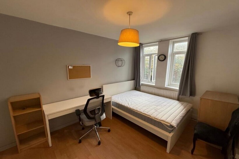 Homerton High Street, London E9 4 bed flat share to rent - £970 pcm (£224 pw)