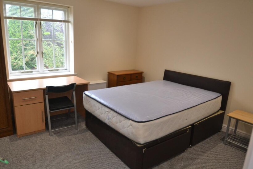 Chervil Close, Manchester M14 6 bed terraced house to rent - £4,420 pcm (£1,020 pw)