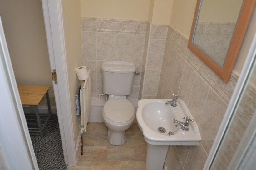 Chervil Close, Manchester M14 6 bed terraced house to rent - £4,420 pcm (£1,020 pw)