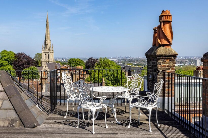 Hampstead Grove, London, NW3 3 bed terraced house to rent - £12,500 pcm (£2,885 pw)