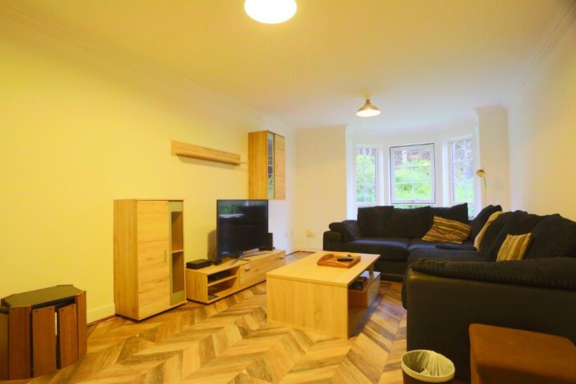 Orchard Brae Avenue, Comely Bank... 3 bed flat to rent - £2,395 pcm (£553 pw)