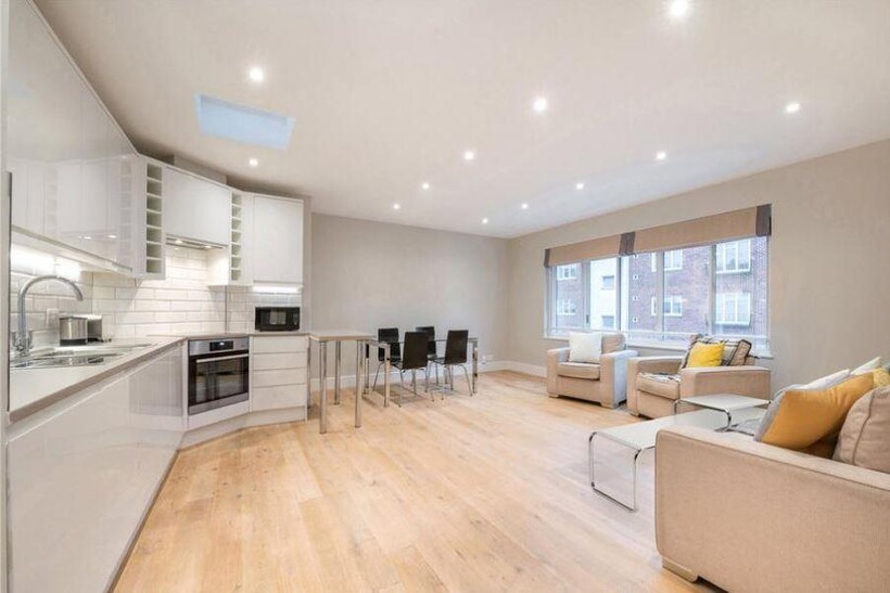 St. Johns Wood High Street, London NW8 2 bed apartment to rent - £3,748 pcm (£865 pw)