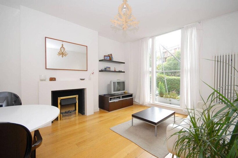 Mortimer Crescent, St John's Wood... 2 bed flat to rent - £2,384 pcm (£550 pw)