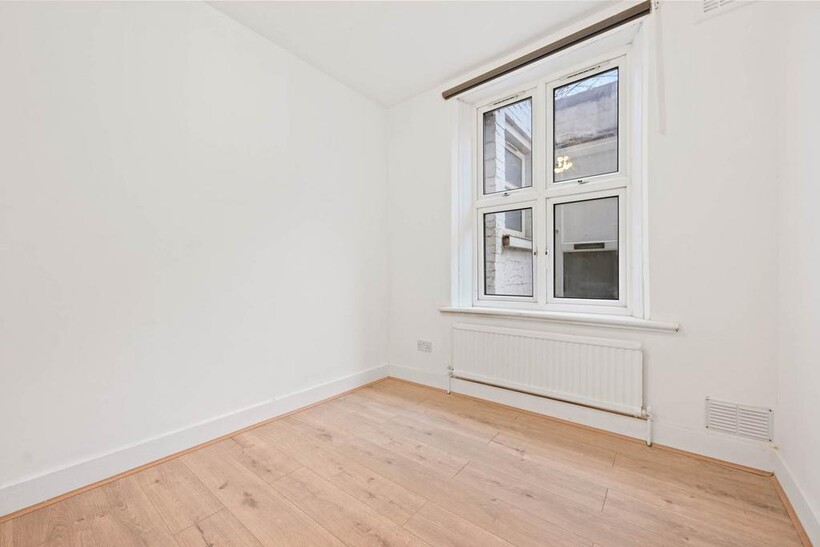 Uxbridge Road, Shepherds Bush, W12 9DL 2 bed flat to rent - £2,197 pcm (£507 pw)