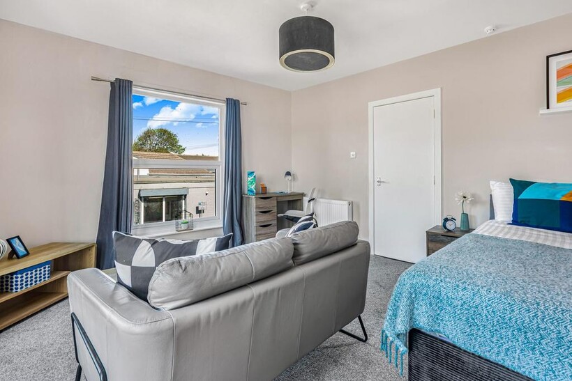 Burley Road, Leeds 1 bed house to rent - £737 pcm (£170 pw)