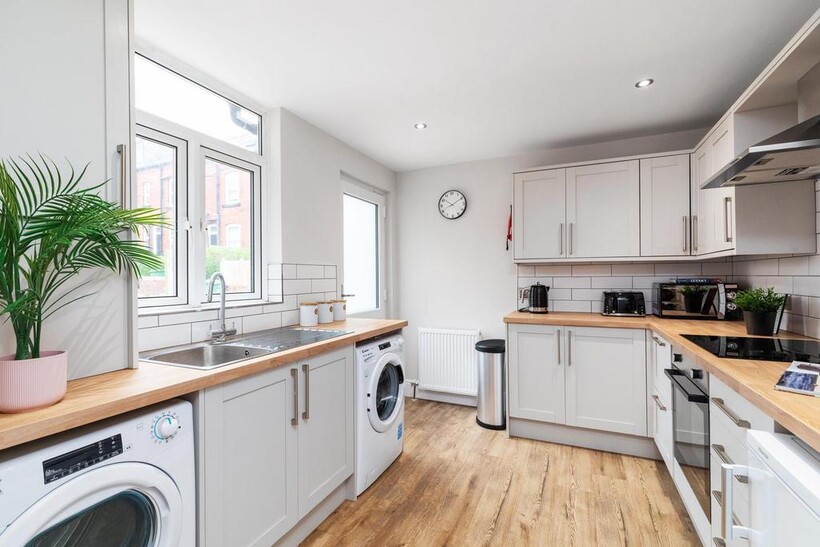 Estcourt Avenue, Leeds LS6 6 bed house to rent - £3,718 pcm (£858 pw)