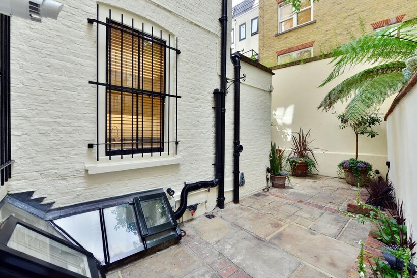 Meard Street, Soho, London W1 5 bed terraced house to rent - £9,533 pcm (£2,200 pw)