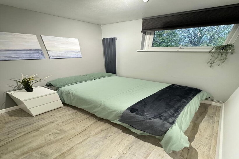 Glengall Grove, London E14 5 bed flat share to rent - £866 pcm (£200 pw)