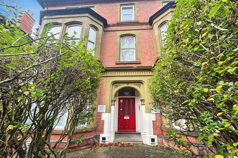Waterloo Crescent, Nottingham NG7 1 bed flat to rent - £740 pcm (£171 pw)
