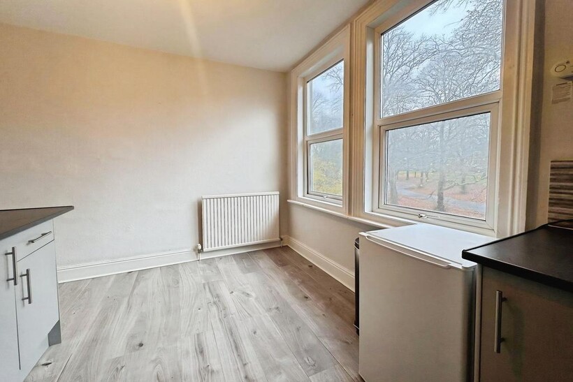 Waterloo Crescent, Nottingham NG7 1 bed flat to rent - £740 pcm (£171 pw)